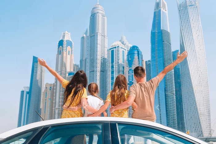 Famille visitant la ville de Dubai